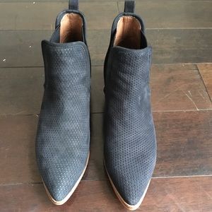 donald pliner darla bootie